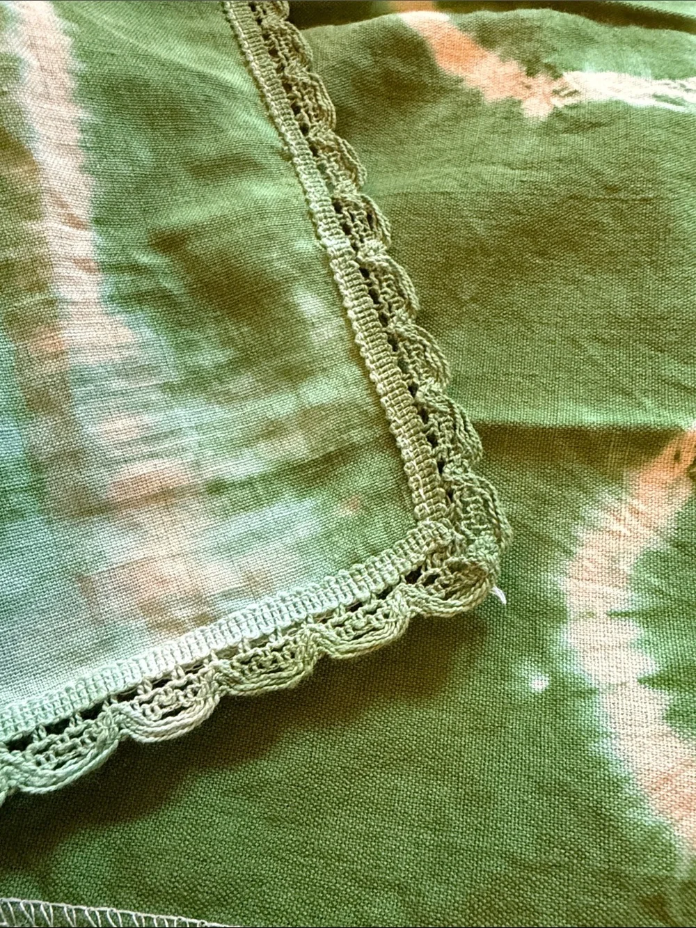 Green Tie-Dye Crochet-Edge fabric napkins